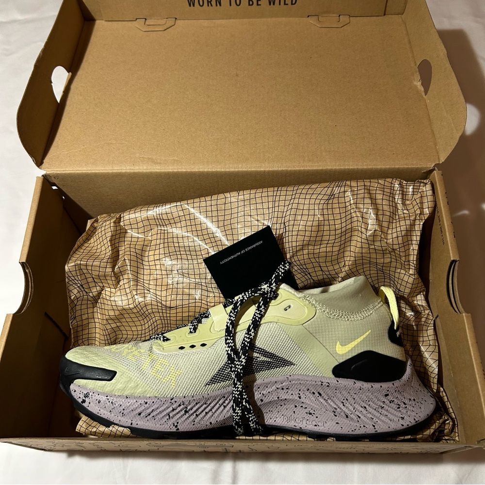 NWT Nike Pegasus Trail 3 GTX - Women’s 7 olive citron/black - Picture 3 of 8